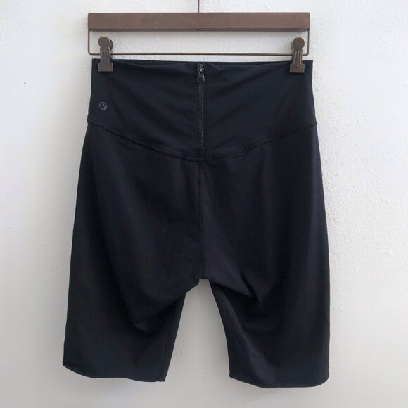 LULULEMON Train to Beach High-Rise Short 10" No Size Tag Check Measurements - Picture 4 of 9
